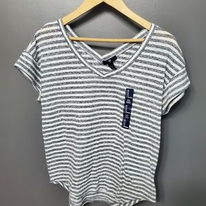 Gap V-Neck Short Sleeve Shirt